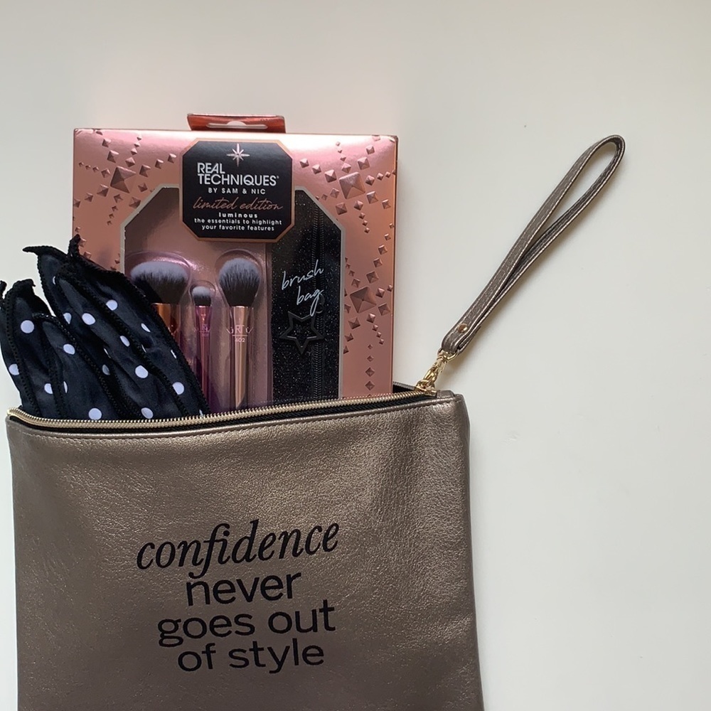 Makeup Bag - Brush - Heatless Roller Bundle - image 2